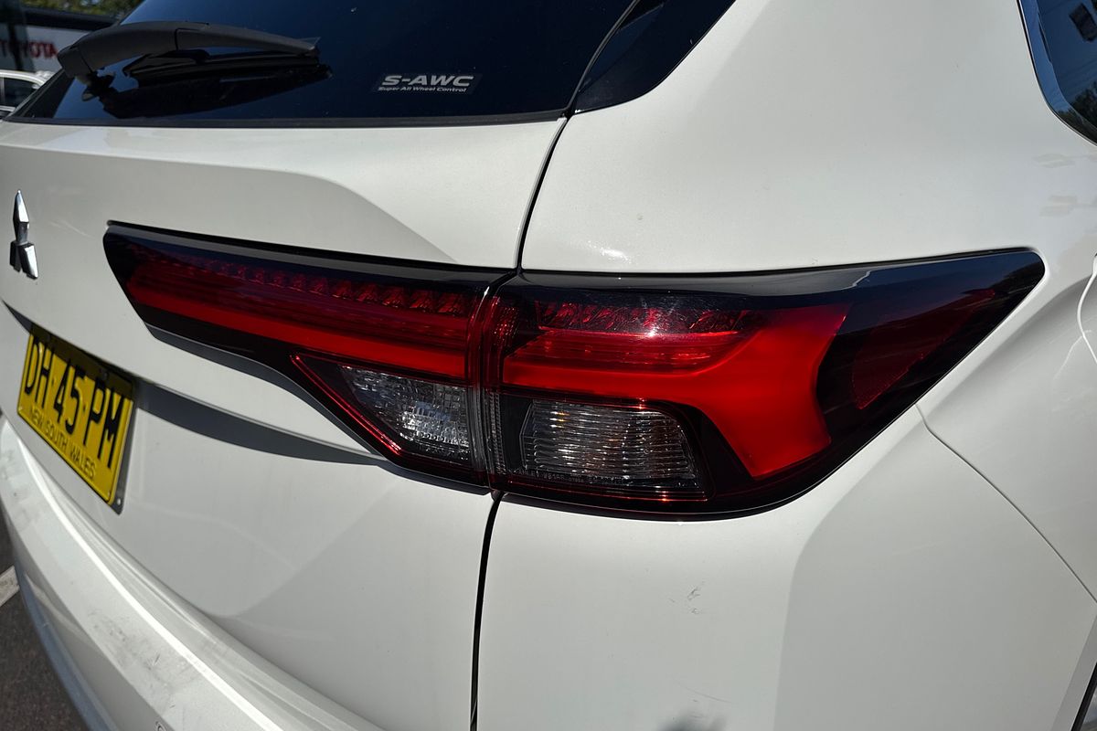 2023 Mitsubishi Outlander LS ZM