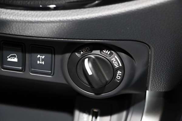 2024 Nissan Navara ST D23 4X4