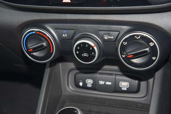 2025 Hyundai Venue (No Badge) QX.V5