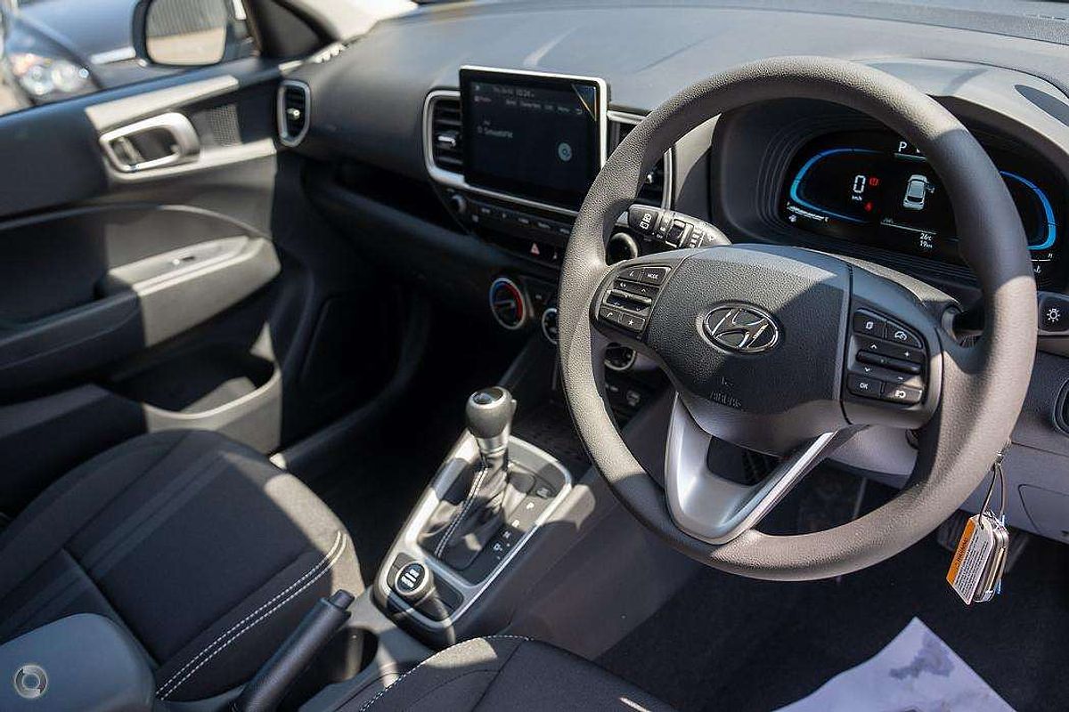 2025 Hyundai Venue (No Badge) QX.V5