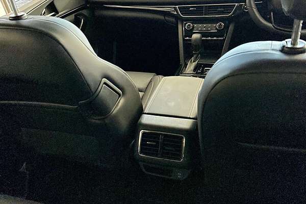 2024 Mahindra XUV700 AX7L Black Edition