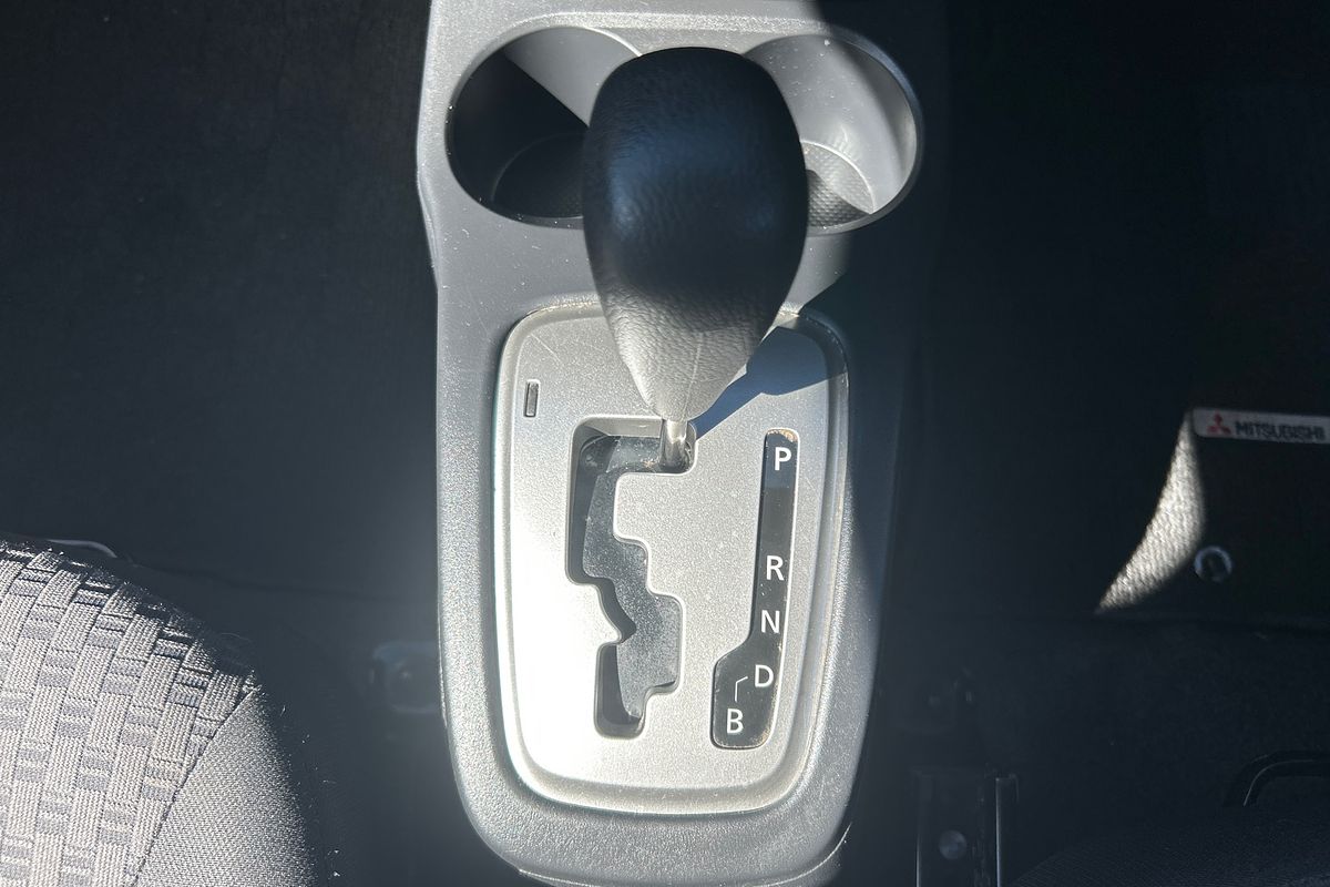 2016 Mitsubishi Mirage ES LA