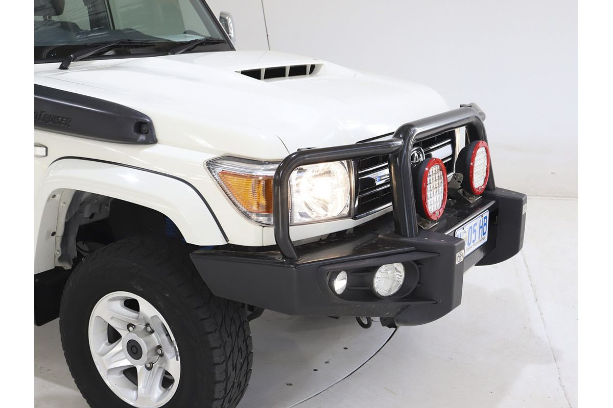 LC Military GXL 4.5L T Diesel Manual Dual Cab Chassis 