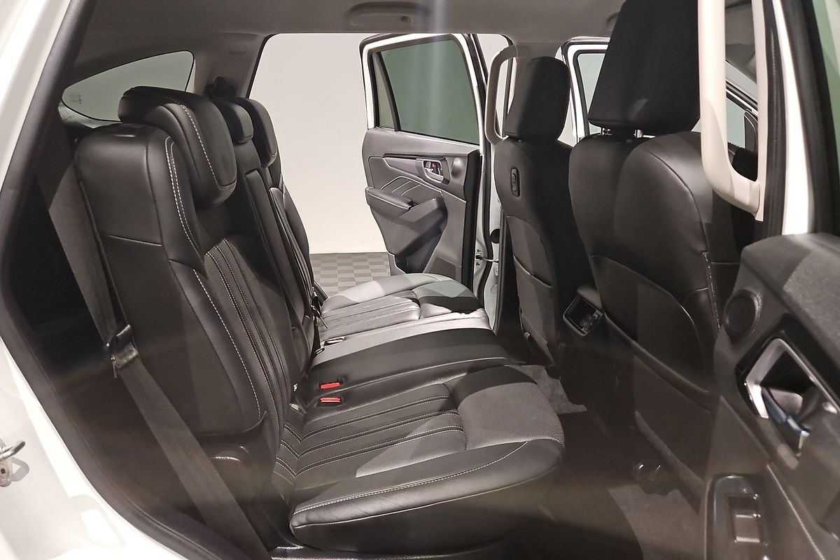 2022 Isuzu MU-X LS-T
