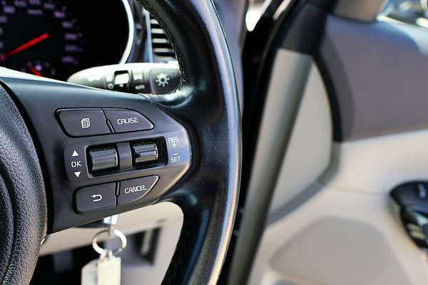 2017 Kia Carnival SLi YP