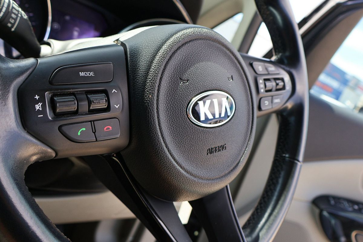 2017 Kia Carnival SLi YP