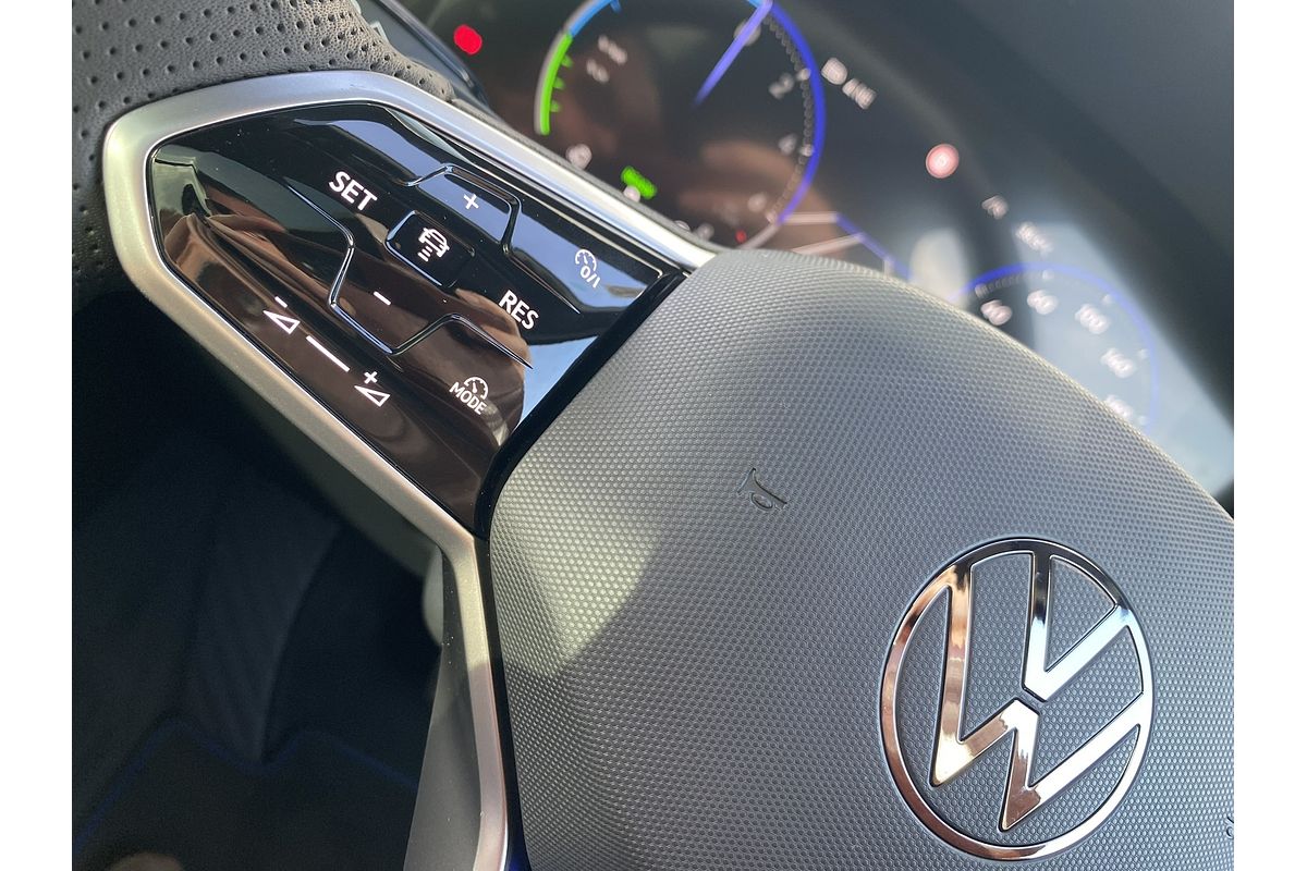 2024 Volkswagen Touareg R RC