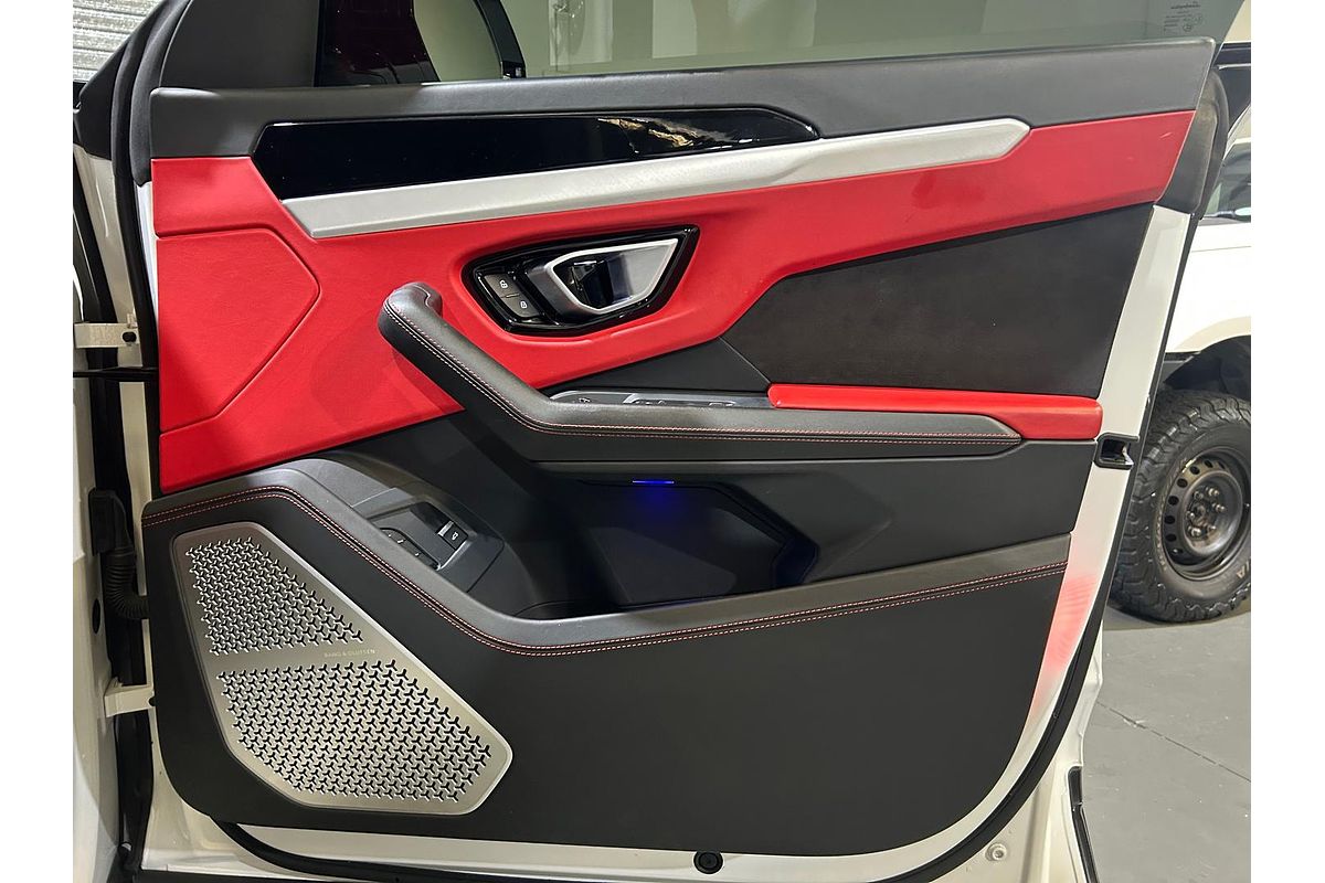 2019 Lamborghini Urus 636