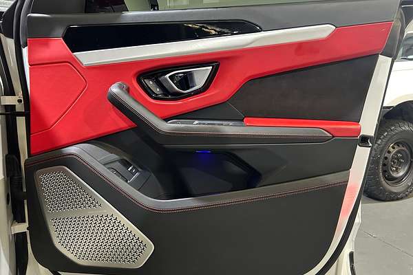 2019 Lamborghini Urus 636