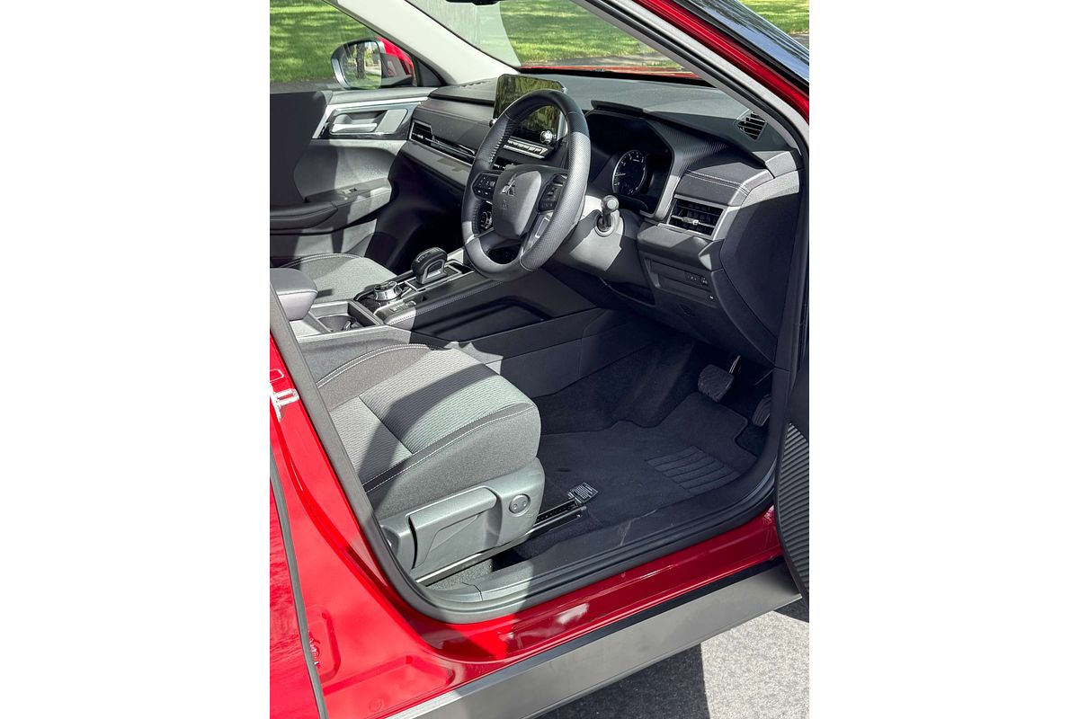 2022 Mitsubishi Outlander LS ZM