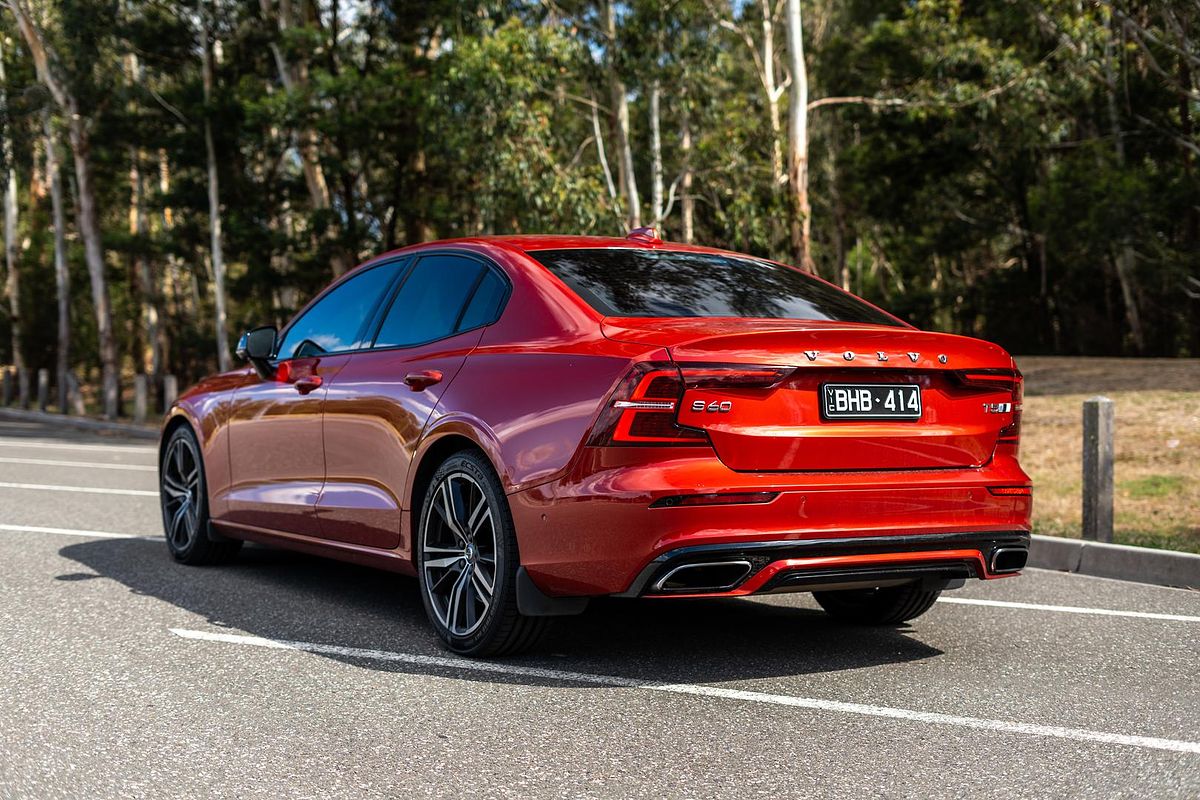 2020 Volvo S60 T5 R-Design