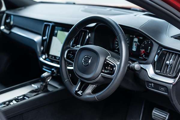 2020 Volvo S60 T5 R-Design