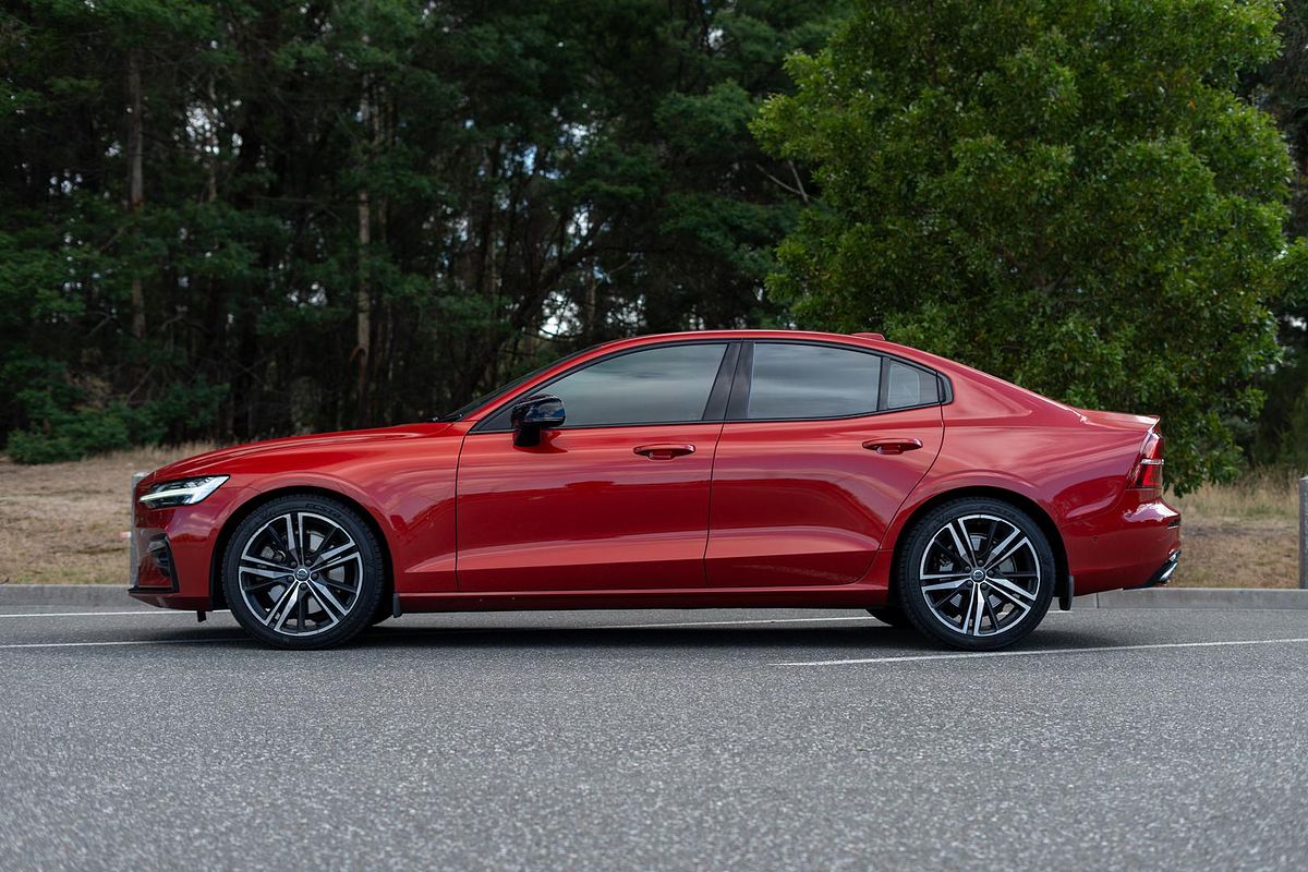 2020 Volvo S60 T5 R-Design