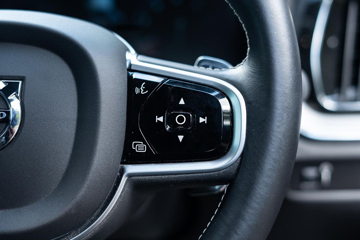2020 Volvo S60 T5 R-Design