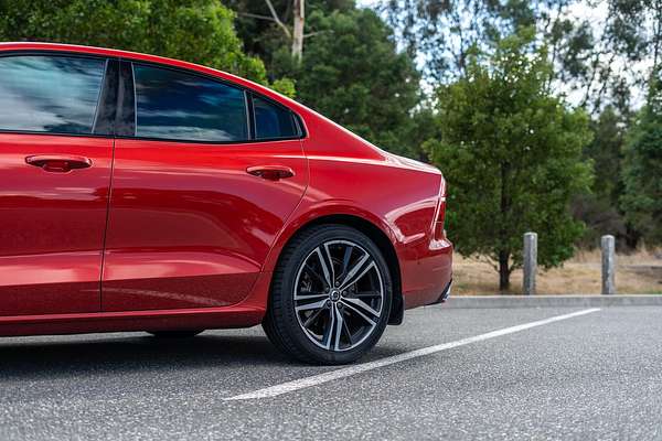 2020 Volvo S60 T5 R-Design