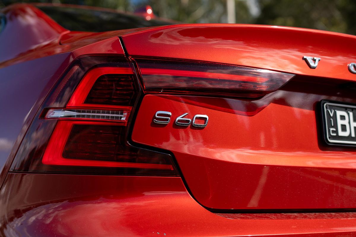 2020 Volvo S60 T5 R-Design