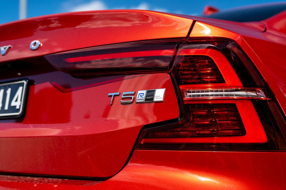 2020 Volvo S60 T5 R-Design