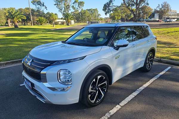 2024 Mitsubishi Outlander PHEV Exceed ZM
