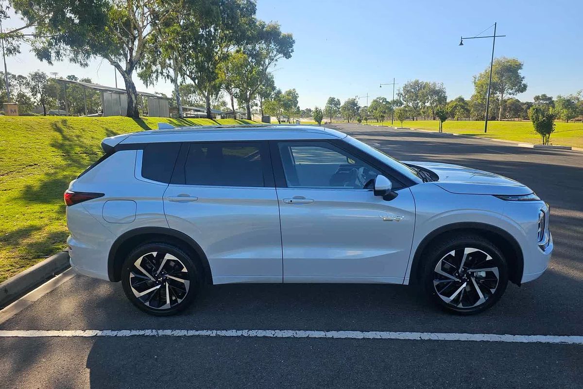2024 Mitsubishi Outlander PHEV Exceed ZM
