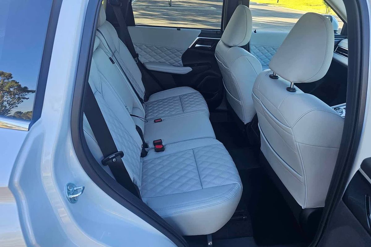 2024 Mitsubishi Outlander PHEV Exceed ZM