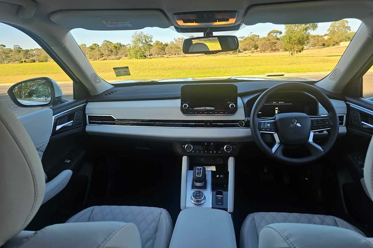 2024 Mitsubishi Outlander PHEV Exceed ZM