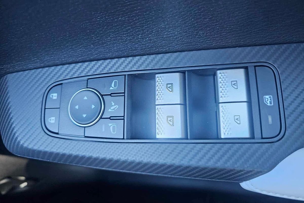 2024 Mitsubishi Outlander PHEV Exceed ZM