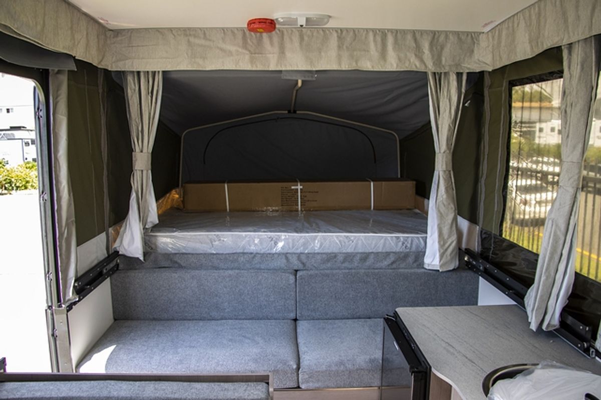 2025 Jayco LARK CAMPER OB.CP-MY24