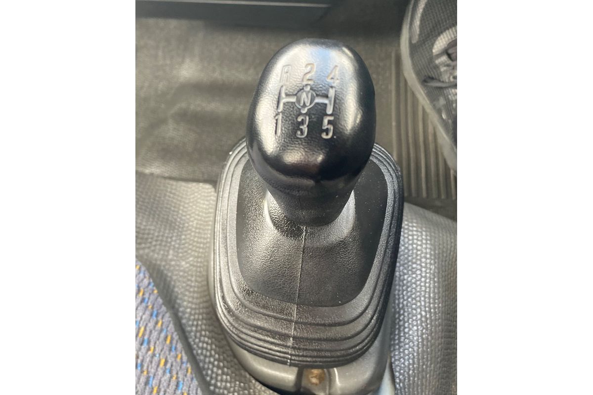 2005 Isuzu N Series NKR 200 4x2 SWB