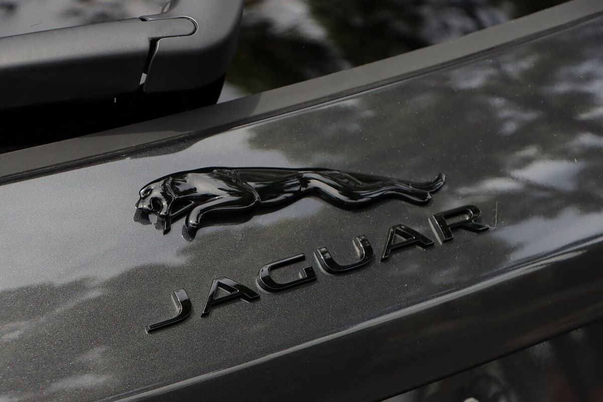 2025 Jaguar F-PACE PHEV P400e R-Dynamic SE 90th Anniversary Edition X761