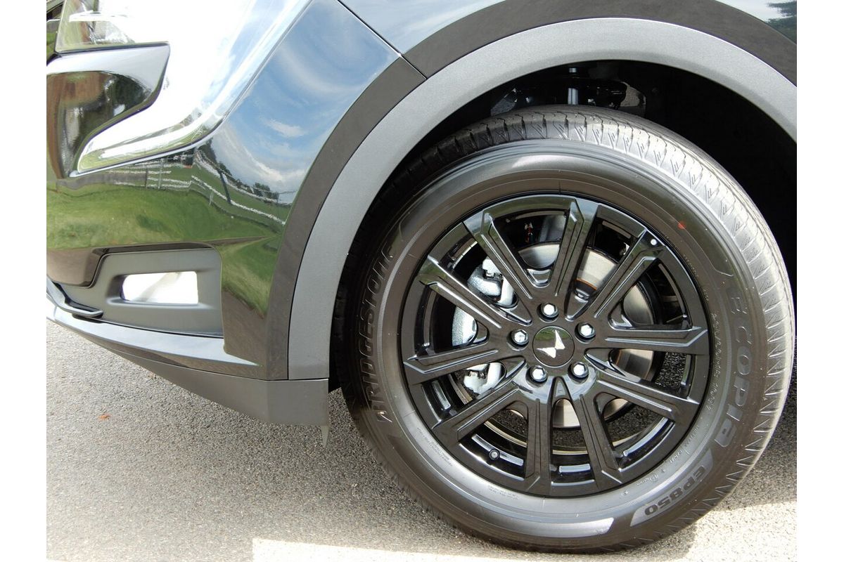2024 Mahindra XUV700 Black Edition MY25