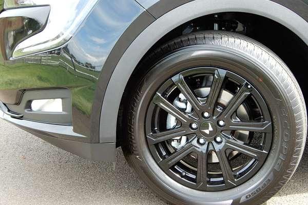 2024 Mahindra XUV700 Black Edition MY25