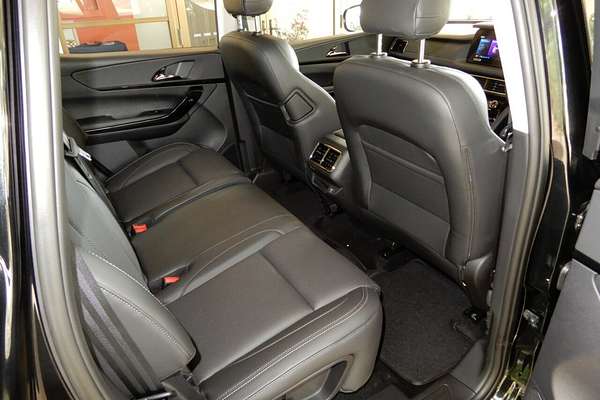 2024 Mahindra XUV700 Black Edition MY25