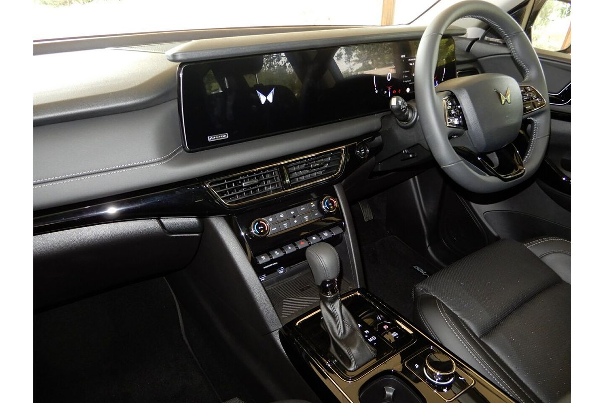 2024 Mahindra XUV700 Black Edition MY25
