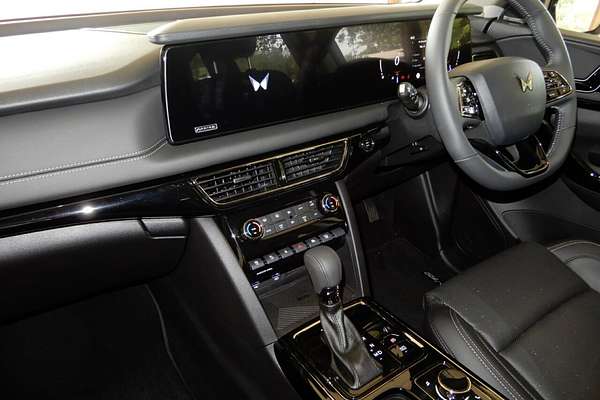 2024 Mahindra XUV700 Black Edition MY25