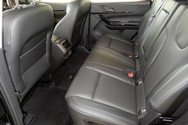 2024 Mahindra XUV700 Black Edition MY25