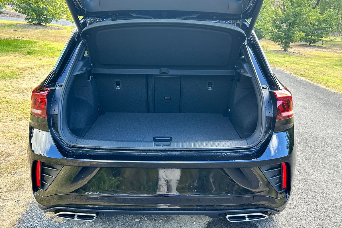 2024 Volkswagen T-Roc 140TSI R-Line D11