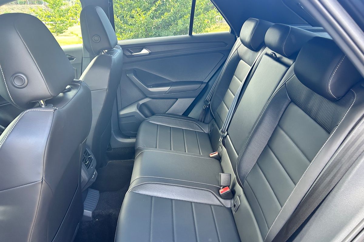 2024 Volkswagen T-Roc 140TSI R-Line D11