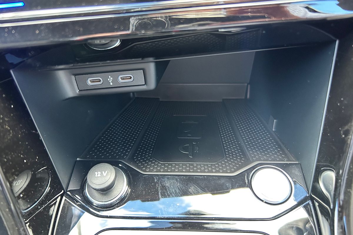 2024 Volkswagen T-Roc 140TSI R-Line D11