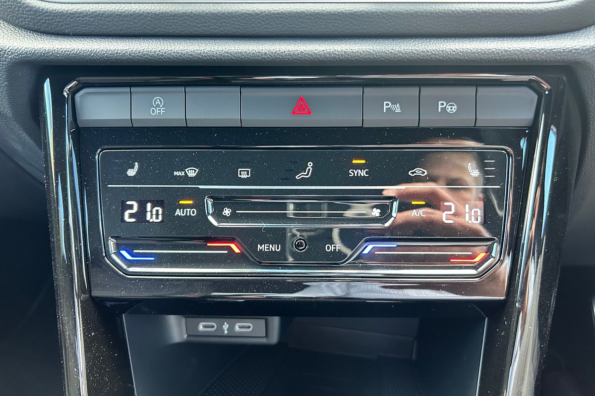 2024 Volkswagen T-Roc 140TSI R-Line D11
