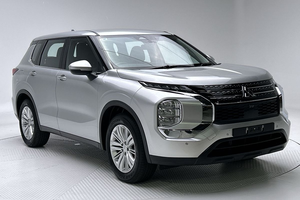 2023 Mitsubishi Outlander ES ZM