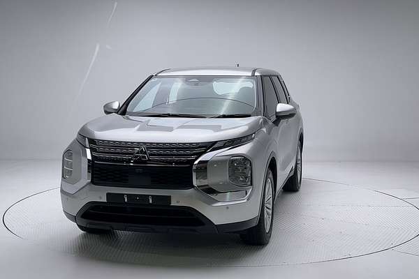2023 Mitsubishi Outlander ES ZM