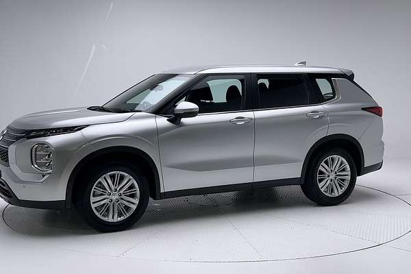 2023 Mitsubishi Outlander ES ZM
