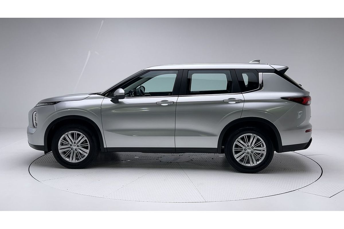 2023 Mitsubishi Outlander ES ZM