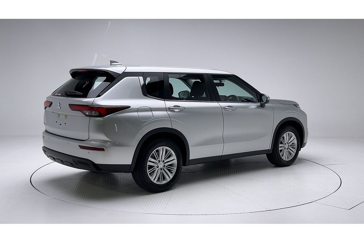 2023 Mitsubishi Outlander ES ZM