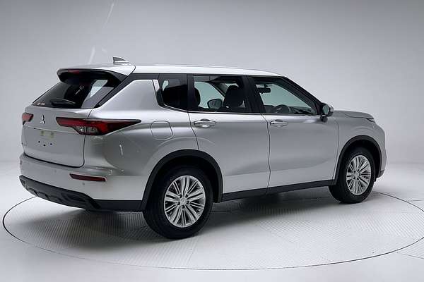 2023 Mitsubishi Outlander ES ZM