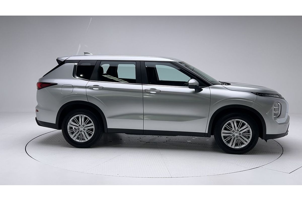 2023 Mitsubishi Outlander ES ZM