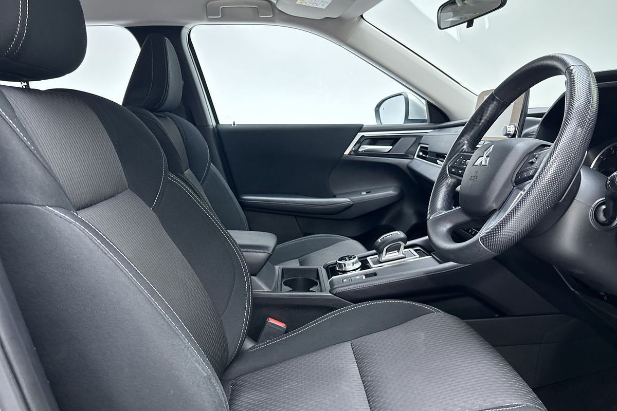 2023 Mitsubishi Outlander ES ZM
