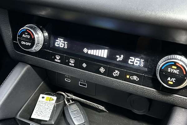 2023 Mitsubishi Outlander ES ZM