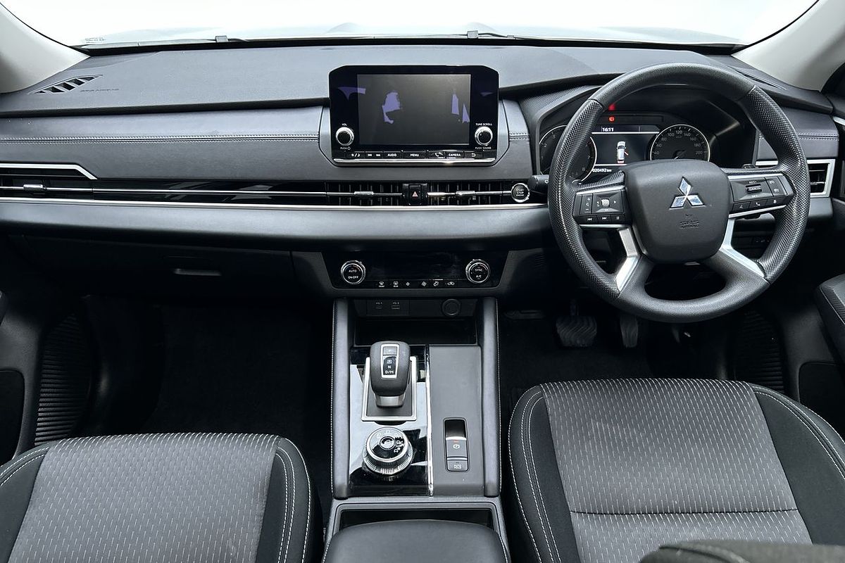 2023 Mitsubishi Outlander ES ZM