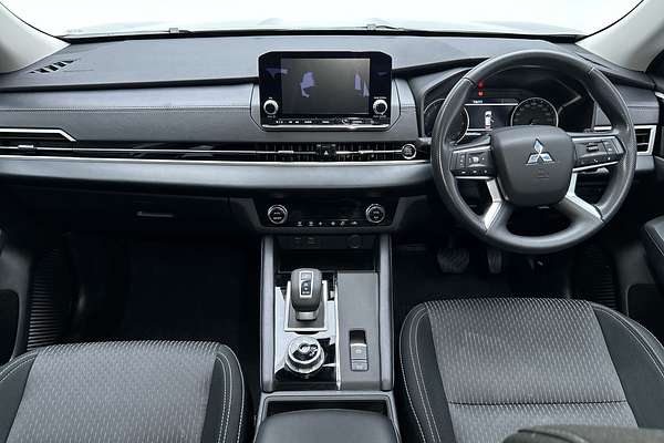2023 Mitsubishi Outlander ES ZM